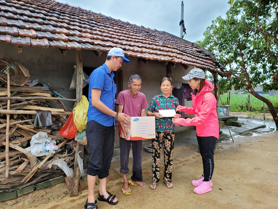 Chung tay hỗ trợ người dân miền Trung sớm ổn định cuộc sống